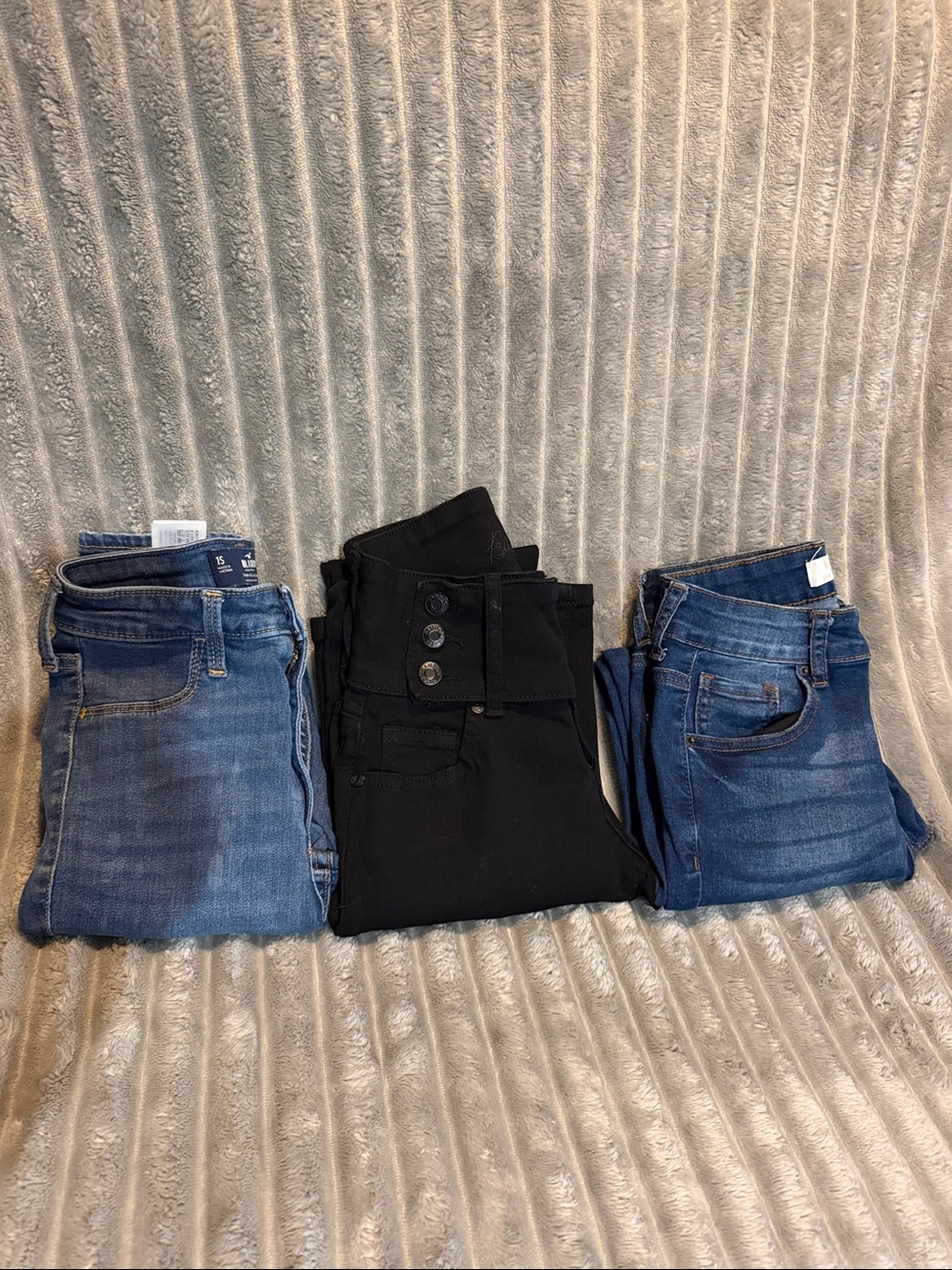 Bundle Women's Skinny High-Waist Button Jeans 👖 Size 1